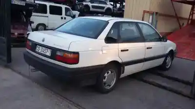 Verschrottungsfahrzeug VOLKSWAGEN PASSAT BERLINA (312) CL des Jahres 1988 angetrieben RP