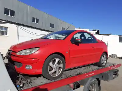 Veicolo di demolizione peugeot 206 cc cc dell'anno 2006 alimentato nfu