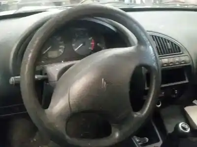 Veículo de Sucata citroen saxo 1.1 sx do ano 2002 alimentado hfx