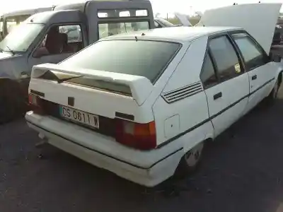 Véhicule à la ferraille citroen bx berlina trd turbo tecnic de l'année 1990 alimenté a8a(xud7te)