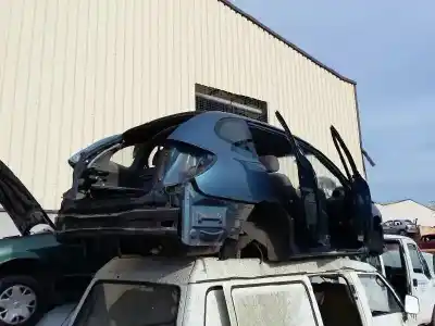 Veículo de Sucata kia rio ls berlina do ano 2002 alimentado a5d