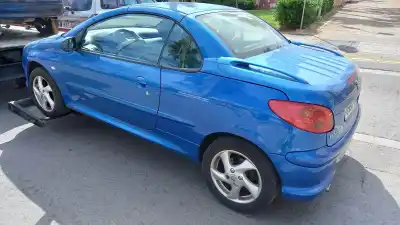 Veicolo di demolizione peugeot 206 cc cc dell'anno 2005 alimentato nfu