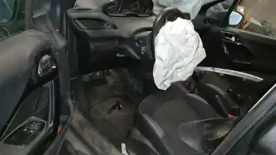 Veículo de Sucata peugeot 208 active do ano 2016 alimentado hm01