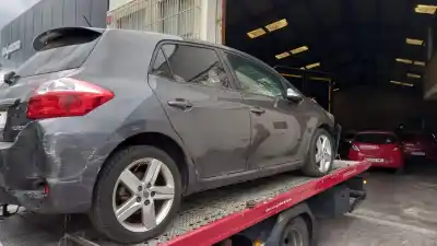 Veicolo di demolizione toyota auris ts dell'anno 2010 alimentato 1ndtv