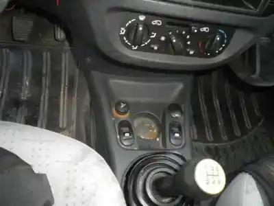 Veículo de Sucata citroen c3 1.1 collection do ano 2003 alimentado hfx