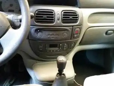 Veicolo di demolizione renault scenic (ja..) 1.6 16v authentique (ja0b/11) dell'anno 2002 alimentato k4ma7