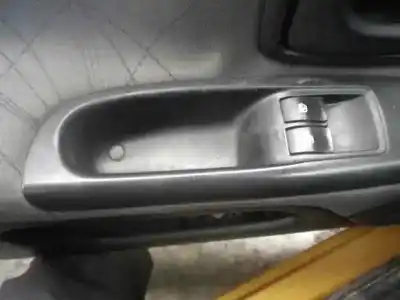 Здавання транспортного засобу renault   року 2002 потужний d7fg7