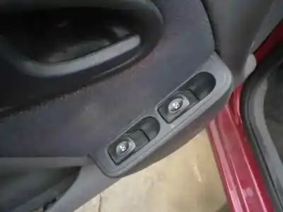 Здавання транспортного засобу renault   року 2001 потужний 
