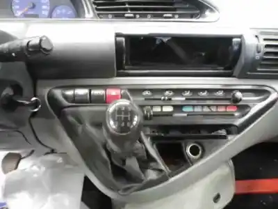 Veículo de Sucata peugeot 806 srdt do ano 1998 alimentado dhyxud9te