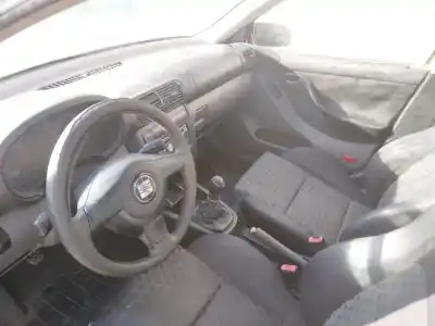 Veicolo di demolizione seat                                               leon (1m1)                                                                                                                                                                                                                                                 stella                                                                                                                                                                                                                                                     dell'anno 2001 alimentato azd