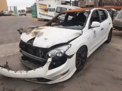 Veicolo di demolizione HYUNDAI I30 Comfort dell'anno 2011 alimentato D4FB