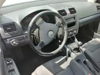 Veículo de Sucata volkswagen golf v (1k1) 1.9 tdi do ano 2005 alimentado bkc
