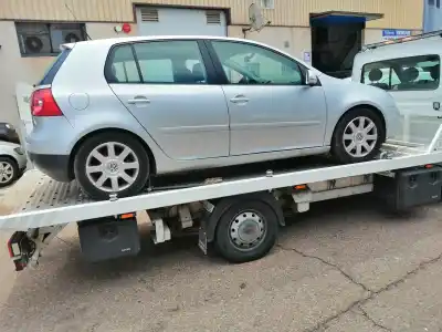 Veículo de Sucata volkswagen golf v (1k1) 1.9 tdi do ano 2005 alimentado bkc