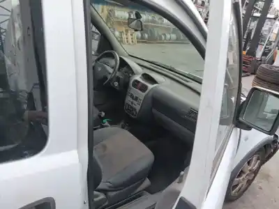 Veicolo di demolizione opel combo tour 1.3 cdti 16v dell'anno 2005 alimentato z13dt