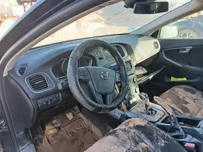 Scrapping Vehicle volvo v40 fastback (525) d2 of the year 2017 powered d4204t8