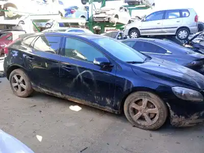 Scrapping Vehicle volvo v40 fastback (525) d2 of the year 2017 powered d4204t8