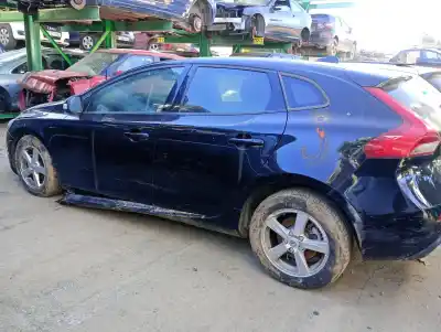 Scrapping Vehicle volvo v40 fastback (525) d2 of the year 2017 powered d4204t8