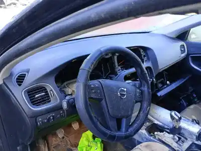 Scrapping Vehicle volvo v40 fastback (525) d2 of the year 2017 powered d4204t8