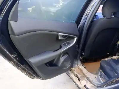 Scrapping Vehicle volvo v40 fastback (525) d2 of the year 2017 powered d4204t8