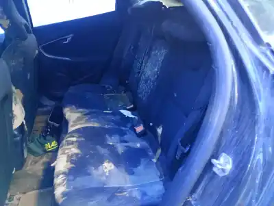 Scrapping Vehicle volvo v40 fastback (525) d2 of the year 2017 powered d4204t8