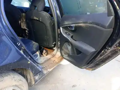 Scrapping Vehicle volvo v40 fastback (525) d2 of the year 2017 powered d4204t8