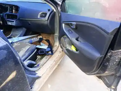 Scrapping Vehicle volvo v40 fastback (525) d2 of the year 2017 powered d4204t8