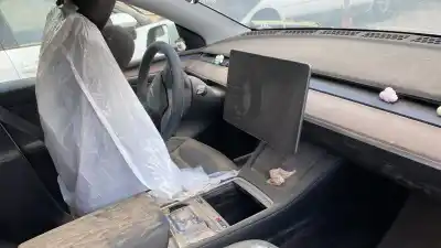 Sloopvoertuig tesla model y (5yjy) ev a las 4 ruedas van het jaar 2023 aangedreven 3d3,4d1