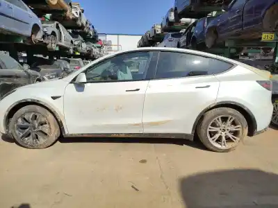 Sloopvoertuig tesla model y (5yjy) ev a las 4 ruedas van het jaar 2023 aangedreven 3d3,4d1