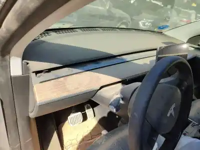 Sloopvoertuig tesla model y (5yjy) ev a las 4 ruedas van het jaar 2023 aangedreven 3d3,4d1