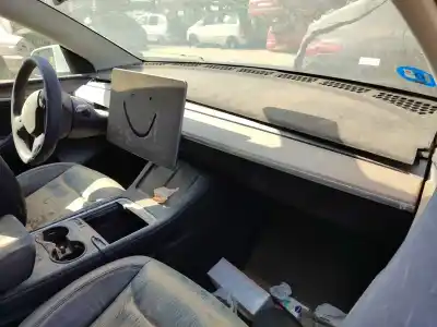 Sloopvoertuig tesla model y (5yjy) ev a las 4 ruedas van het jaar 2023 aangedreven 3d3,4d1