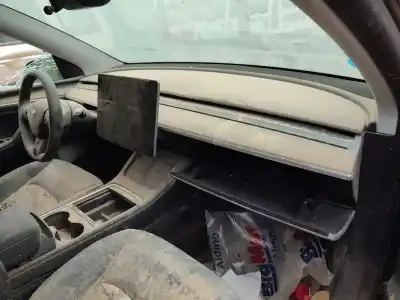 Sloopvoertuig tesla model y (5yjy) ev a las 4 ruedas van het jaar 2022 aangedreven 3d3,4d7