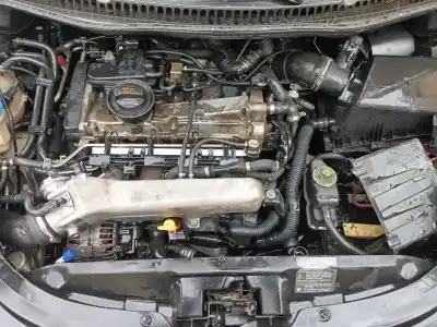 Veículo de Sucata volkswagen new beetle (9c1, 1c1) 2.0 do ano 2004 alimentado awu