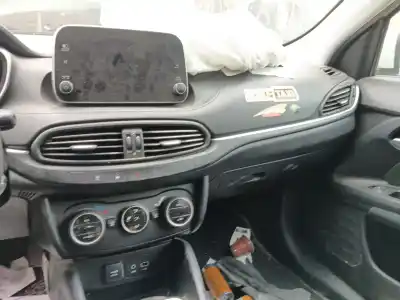 Vehículo de desguace fiat                                               tipo fastback (356_, 357_)                                                                                                                                                                                                                                 1.4 (356hxa1b)                                                                                                                                                                                                                                             del año 2016 con motor 843a1000