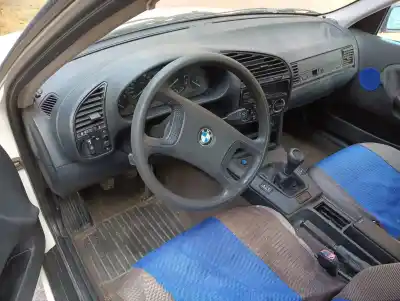 Veículo de Sucata bmw 3 (e36) 320 i do ano 1993 alimentado 206s2