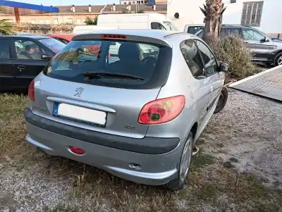 Sloopvoertuig peugeot 206 fastback (2a/c) 1.1 i van het jaar 2004 aangedreven hfx