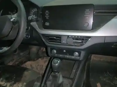 Veículo de Sucata skoda kamiq (nw4) 1.0 tsi do ano 2024 alimentado dlac