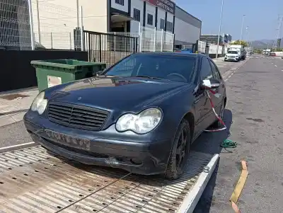 Sloopvoertuig MERCEDES-BENZ CLASE C (W203)  van het jaar 2001 aangedreven 111951