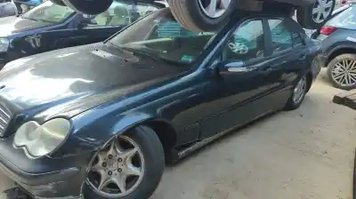 Sloopvoertuig MERCEDES-BENZ CLASE C (W203)  van het jaar 2000 aangedreven 111951