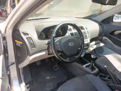 Veicolo di demolizione kia cee'd sw (ed) 2.0 crdi 140 dell'anno 2008 alimentato d4ea