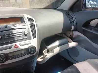 Veicolo di demolizione kia cee'd sw (ed) 2.0 crdi 140 dell'anno 2008 alimentato d4ea