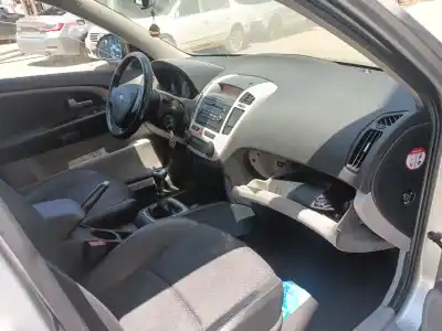 Veicolo di demolizione kia cee'd sw (ed) 2.0 crdi 140 dell'anno 2008 alimentato d4ea