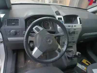 Veículo de Sucata opel zafira / zafira family b (a05) 1.7 cdti (m75) do ano 2009 alimentado z17dtj