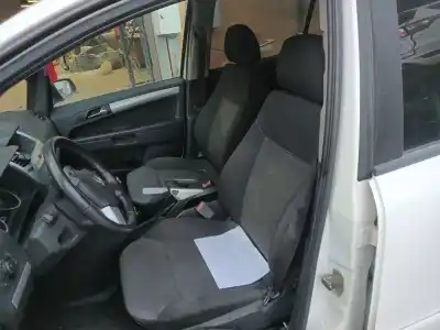 Veículo de Sucata opel zafira / zafira family b (a05) 1.7 cdti (m75) do ano 2009 alimentado z17dtj