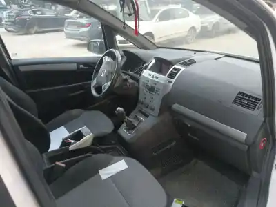 Veículo de Sucata opel zafira / zafira family b (a05) 1.7 cdti (m75) do ano 2009 alimentado z17dtj