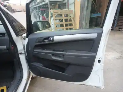Veículo de Sucata opel zafira / zafira family b (a05) 1.7 cdti (m75) do ano 2009 alimentado z17dtj