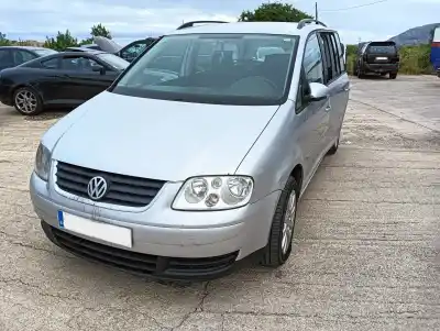 Veículo de Sucata VOLKSWAGEN TOURAN (1T1, 1T2)  do ano 2004 alimentado AVQ