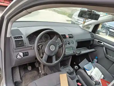 Veículo de Sucata volkswagen touran (1t1, 1t2) 1.9 tdi do ano 2004 alimentado avq