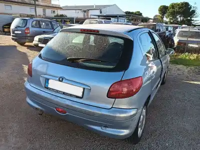 Veículo de Sucata peugeot 206 fastback (2a/c) 1.4 hdi eco 70 do ano 2003 alimentado 8hx