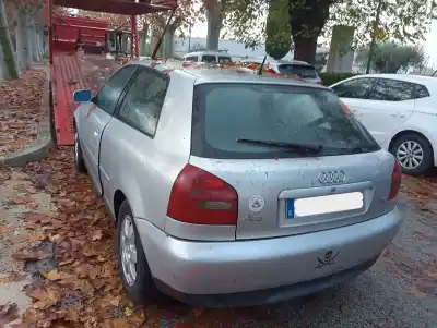 Veículo de Sucata audi a3 (8l1) 1.6 do ano 2000 alimentado akl