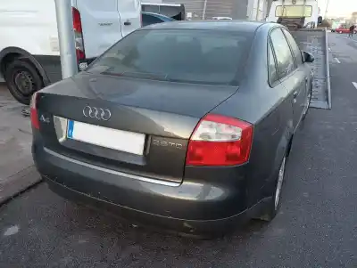 Véhicule à la ferraille audi a4 b6 (8e2) 2.5 tdi quattro de l'année 2001 alimenté ake